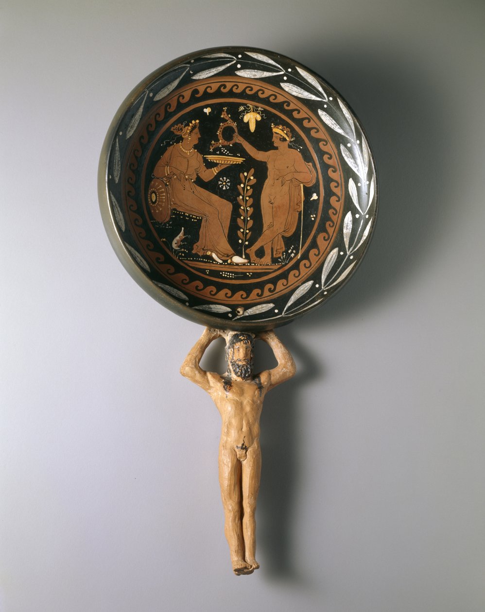 Rødfigur patera med Atlas-håndtak, siste tredjedel av 4. århundre f.Kr. (keramikk og pigment) av Painter of Louvre