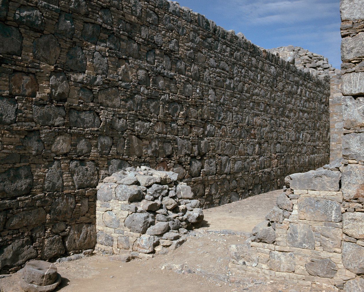 Buddhistisk stupa av Dharmarajika, 2.-1. århundre f.Kr av Pakistani School