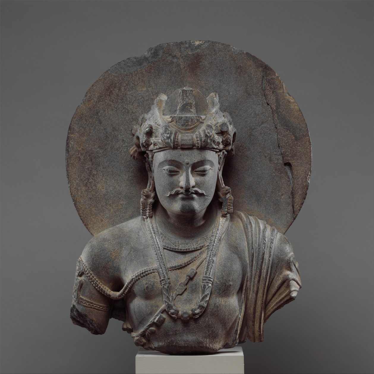 Byste av en Bodhisattva Shakyamuni, 3.–4. århundre (skifer) av Pakistani School