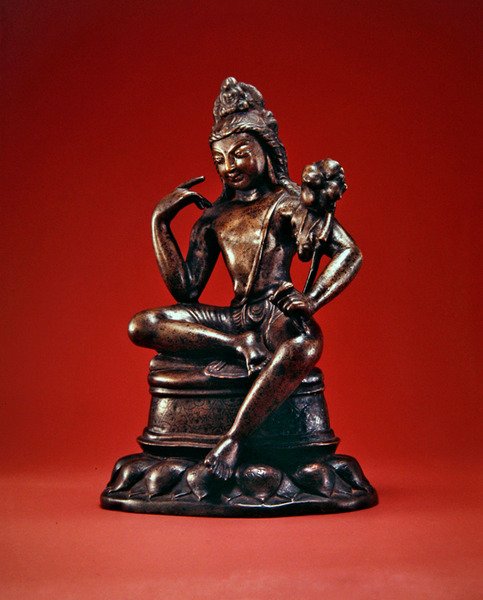Padmapani Lokeshvara sittende i meditasjon, første halvdel av 700-tallet (bronse innlagt med sølv og kobber) (se også 394853) av Pakistani School