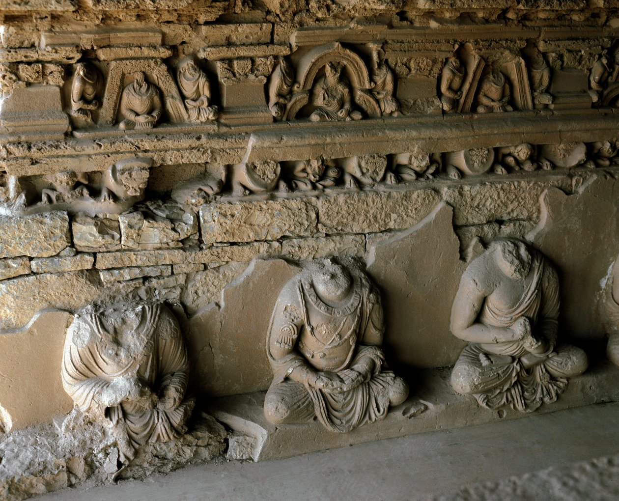 Buddhastatuer i det gamle buddhistklosteret i Haripur-distriktet, 2.-1. århundre f.Kr. av Pakistani School