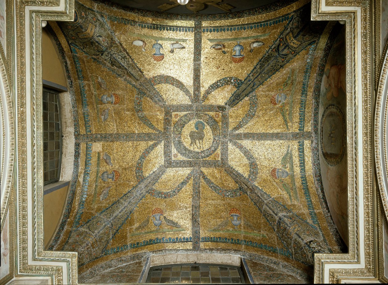 Mosaikker fra det 5. århundre, i midten lammet. Hvelv av kapellet til døperen Johannes. Johannes evangelisten inne i det paleokretiske dåpskapellet i San Giovanni in Laterano (St. Johannes evangelisten), bygget rundt 440. Roma av Paleo Christian