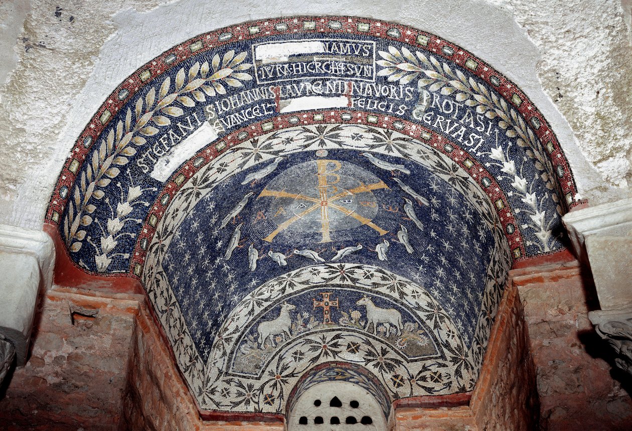 Paleokretisk kunst: Kristi monogram er omgitt av symboler på den hellige treenighet. Mosaikk fra det 5. eller 6. århundre. Baptistere d