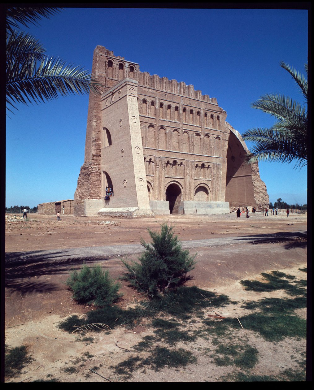 Utsikt over Palace of Shapur I og Arch of Chosroes av Parthian Parthian