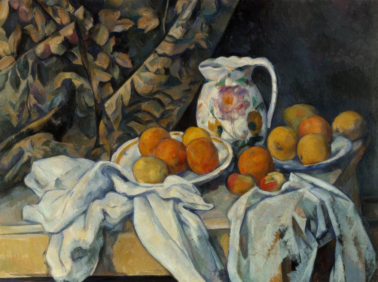 Stilleben med gardin og blomstret mugge av Paul Cézanne