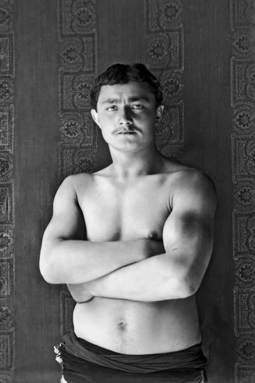 Portrett av en omreisende sirkusbryter, forbi Andelot Blancheville (Haute Marne). Fotografi, rundt 1886, av Paul Emile Theodore Ducos (1849-1913). av Paul Emile Theodore Ducos