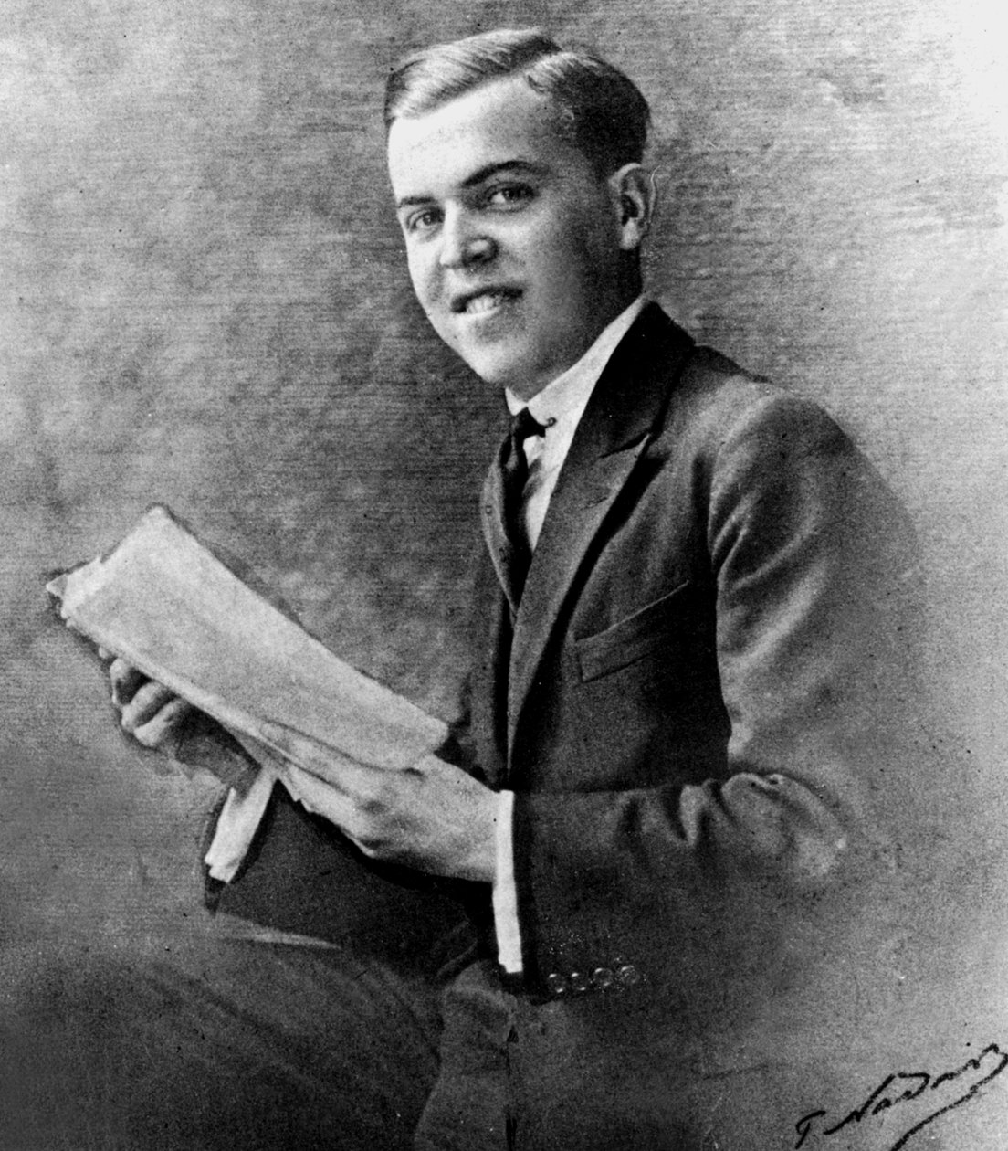 Christian Berard (1902-1949) fransk maler og kostymedesigner, kusine til Madeleine Renaud, foto av Nadar c. 1920 (s/hvitt-bilde) av Paul Nadar
