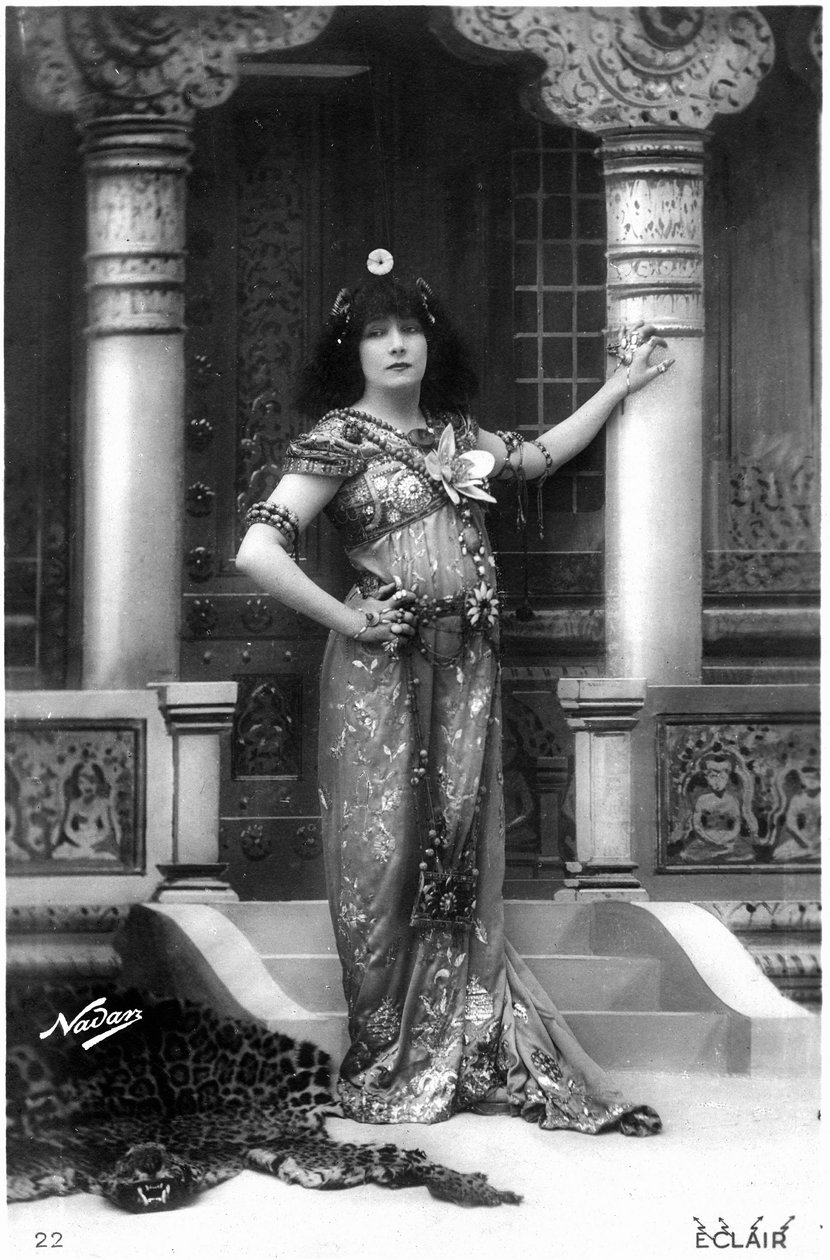 Henriette Rosine Bernard aka Sarah Bernhardt (1844-1923) som Izëyl, postkort av Paul Nadar