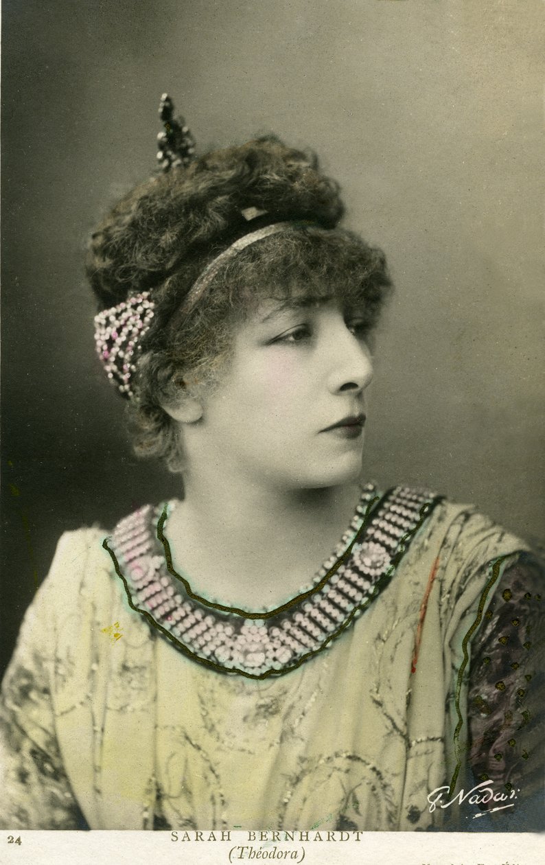 Henriette Rosine Bernard aka Sarah Bernhardt (1844-1923) som "Théodora", skuespill av Victorien Sardou, i 1884 (bilde) av Paul Nadar