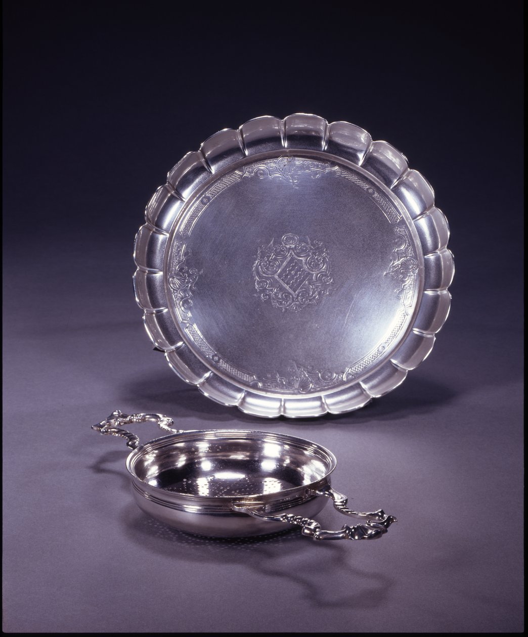 George II oransje sil, sirkulær bolle med to gjennomgående skall og rullehåndtak (sølv) av Paul de Lamerie