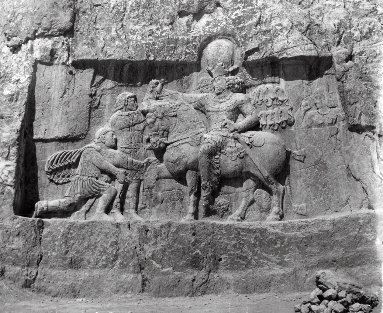 Relieff som viser seieren til kong Shapur I over Filip den araber og keiser Valerian (kalkstein) av Persian