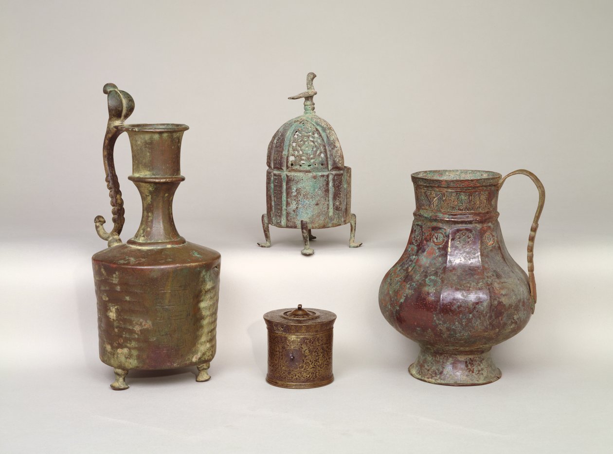 Røkelsekar, ær, blekkhus og kanne fra 1100- og 1200-tallet (bronse) av Persian School