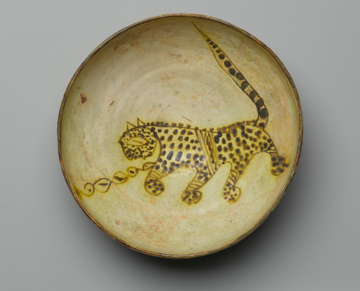 Skål som viser en gepard (keramikk) av Persian School