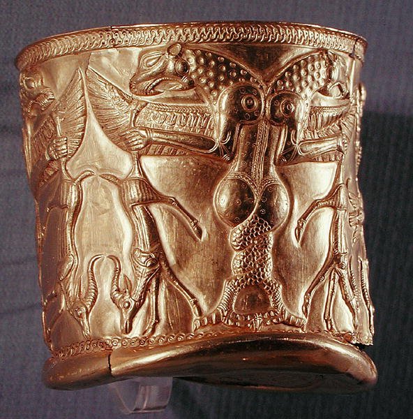Beger dekorert med mytologiske skapninger, nordvest i Iran, ca. 1200-1100 f.Kr. (elektrum) (se også 65167) av Persian School