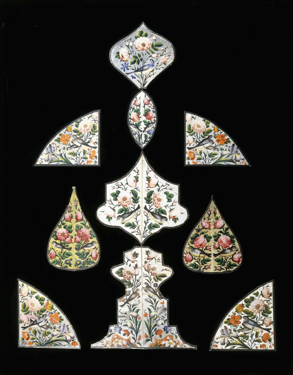 En gruppe på ti Qajar-speilmalerier, dekorert med forskjellige blomster og sittefugler, tidlig på 1800-tallet av Persian School