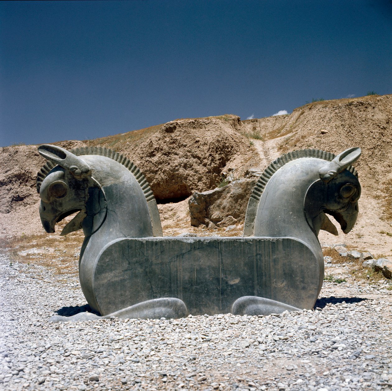 Achaemenid griffin-formet hovedstad av søyle, 6. århundre f.Kr av Persian School