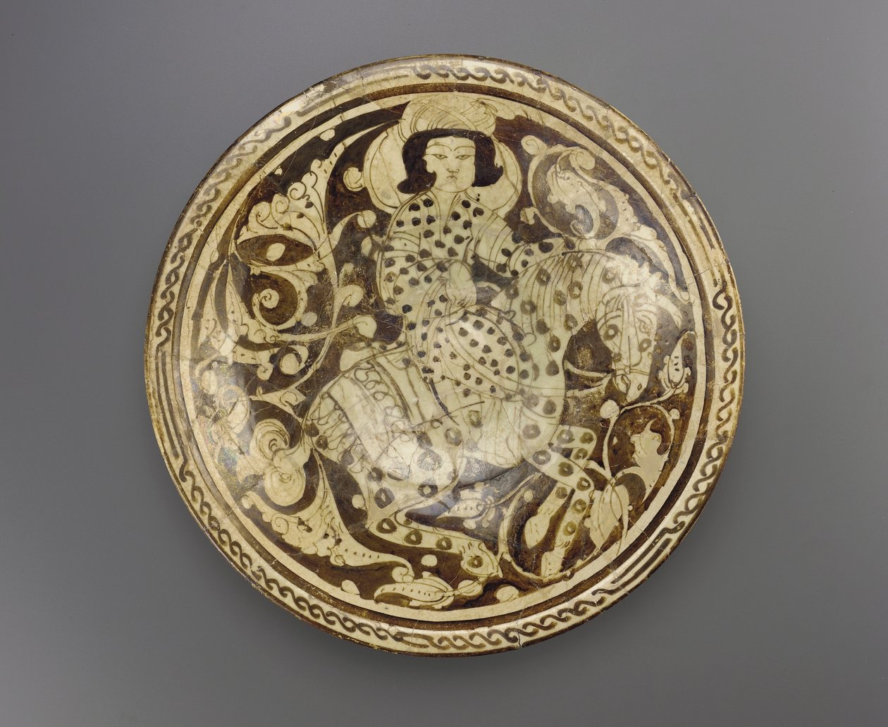 Dish, Kashan-regionen, Iran, Saljuq-dynastiet, slutten av 1100-begynnelsen av 1200-tallet (keramikk) av Persian School