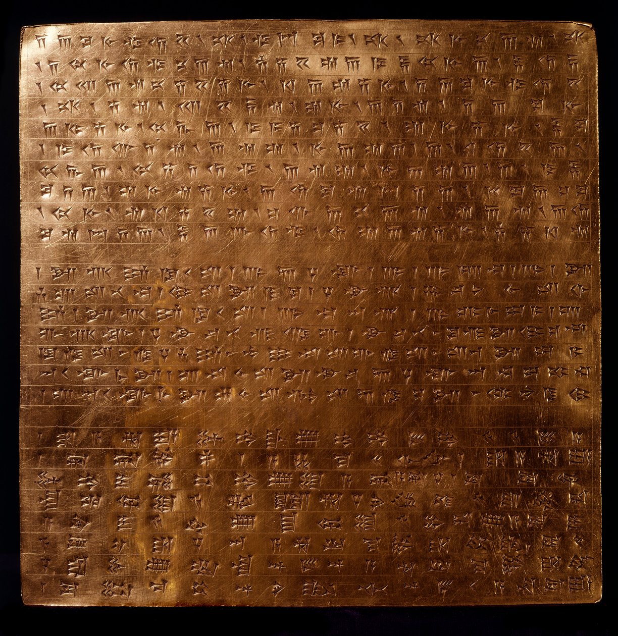 Persiske riket: gullplate av kong rouenide Darius I (550-486 f.Kr.) gravert med inskripsjoner i kileskrift, 550-500 f.Kr., fra Persepolis, arkeologiske museum, Teheran - Persiske riket: gullplate av Achaemenid-kongen Darius I (550-486) f.Kr.) gravert vidd av Persian School