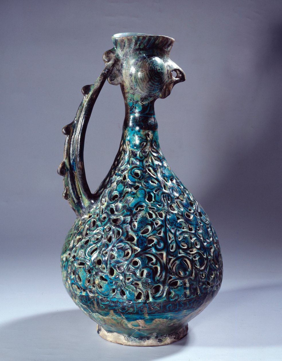 Persisk kunst: keramisk akvamarin med hanehode og dekorasjoner inspirert av Waq Waq-treet. Fra Kashan. Paris fra 1200-tallet, Louvre-museet av Persian School