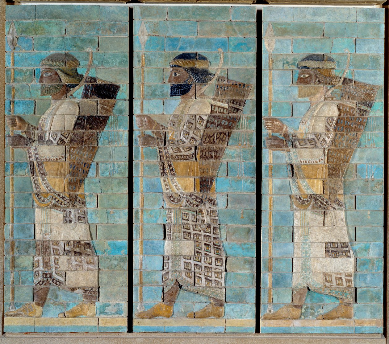 Bueskytternes frise, fra palasset til Darius I, kongen av Persia, i Susa (6. århundre f.Kr.). E-postet murstein relieff bunn. 510 f.Kr. Paris, Louvre-museet. av Persian School