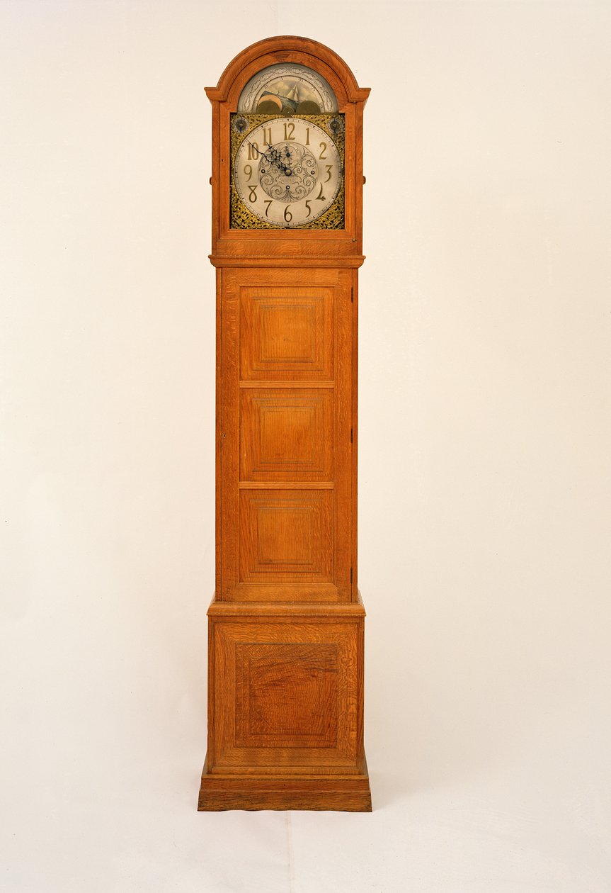 Longcase-klokke designet av Peter Waals (1870-1937), med paneler av Norman Jewson (1884-1975), urverk av W.E. Evans, Birmingham, 1931 (eik, messing og emalje) av Peter van der Waals