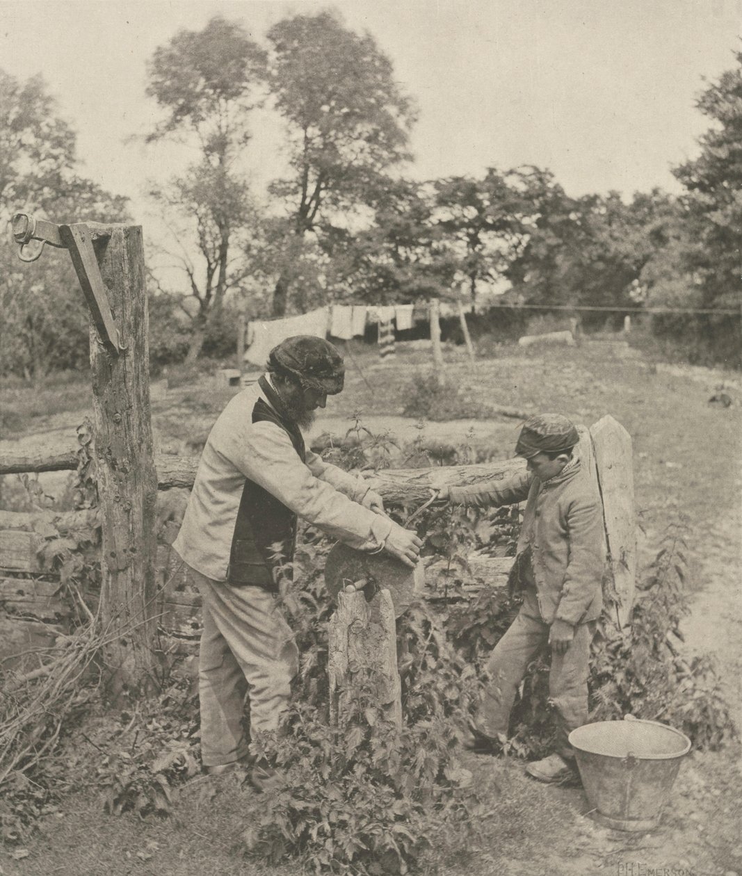 At the Grindstone--A Suffolk Farmyard, 1888. av Peter Henry Emerson