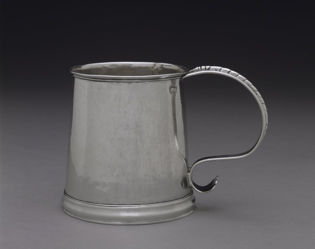 Cann, c. 1705-1751 (sølv) av Peter Van Dyck