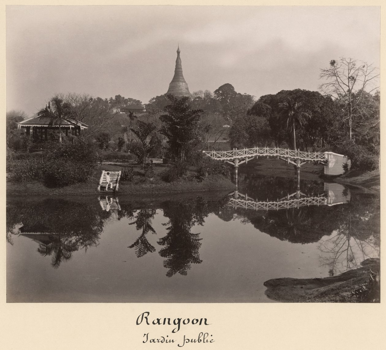 Øypaviljong i Cantanement Garden, Rangoon, Burma, slutten av 1800-tallet (albumintrykk) av Philip Adolphe Klier