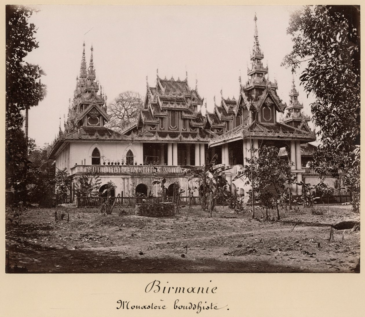 Teik Kyaung-klosteret, øya Ka Toe, nær Moulmein, Burma, ca. 1848 (albumintrykk) av Philip Adolphe Klier