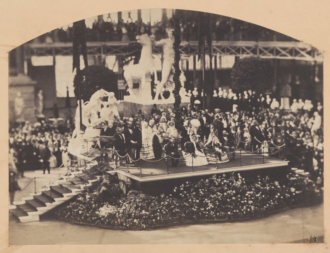 Keiserens og keiserinnens besøk i Crystal Palace, 1855. av Philip Henry Delamotte