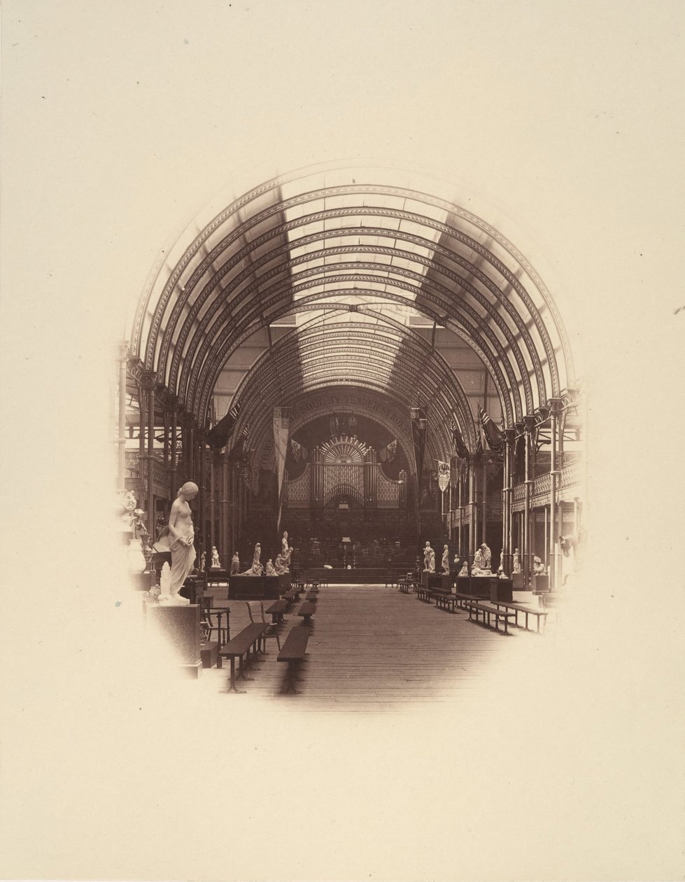 Utsikt i Central Hall, Art Treasures Exhibition, Manchester, 1857. av Philip Henry Delamotte