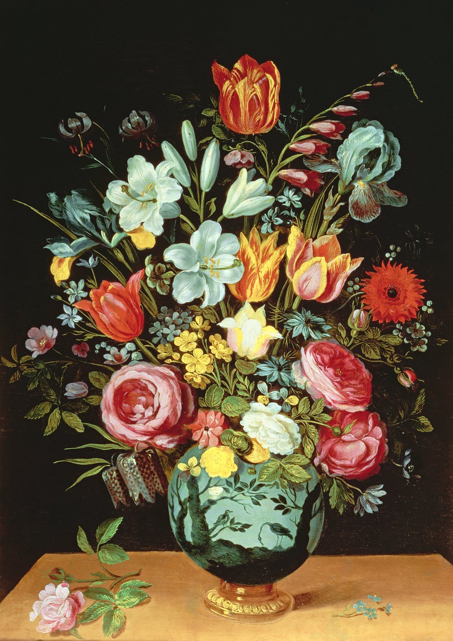 Et stilleben av blomster i en porselensvase som hviler på en avsats av Phillipe de Marlier