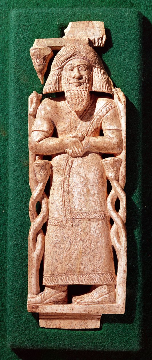 Elfenbensplakett av en gud, fra statssengen til Hazael, kongen av Damaskus, syrisk, fra Arslan Tasch (Hadatou) ca. 840 f.Kr. av Phoenician