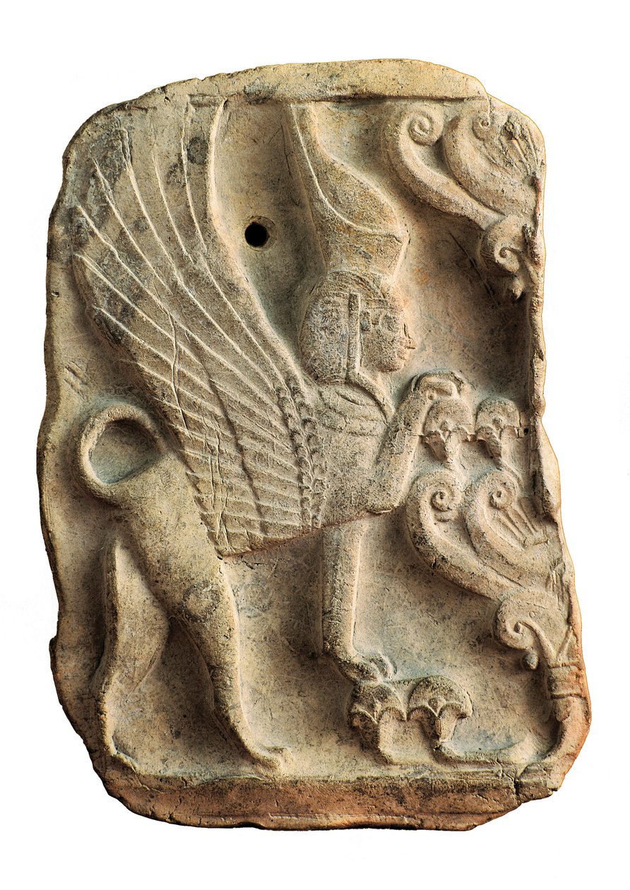 Pinax dekorert med Sfinx med dobbel egyptisk krone som beskytter Livets Tre, Necropolis of Puig des Molins, Ibiza (Spania) av Phoenician