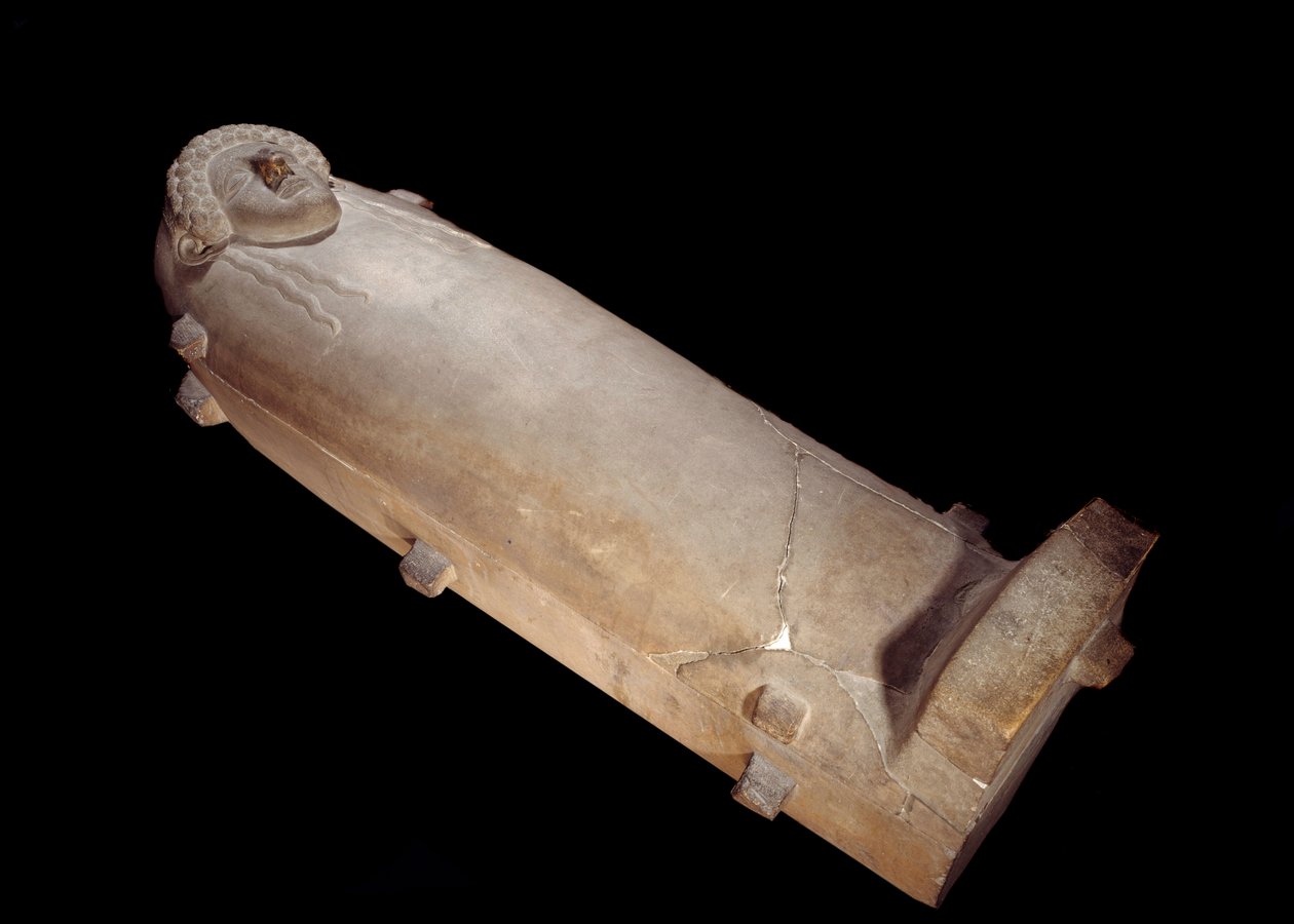 Phoenicia: sarkofag med et menneskehode i hvit marmor fra Tripoli, Libanon. Søn 2,1 m Paris, Musée du Louvre av Phoenician Phoenician