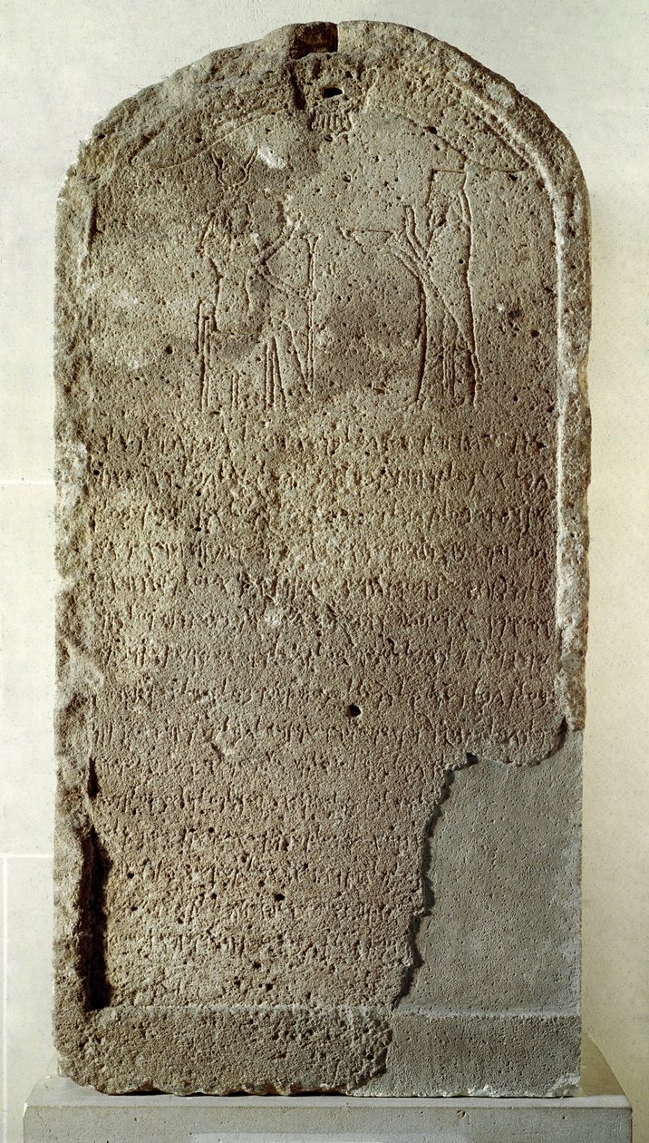 Fønikisk kunst: stein i kalkstein av Yehaumilk, kongen av Byblos. Han er en representant som tilber gudinnen Baalat, Lady of Byblos, som bærer den hathoriske kronen. Fra helligdommen til Lady of Byblos. 4. århundre f.Kr. Dim 114 cm Paris, Louvre-museet av Phoenician Phoenician