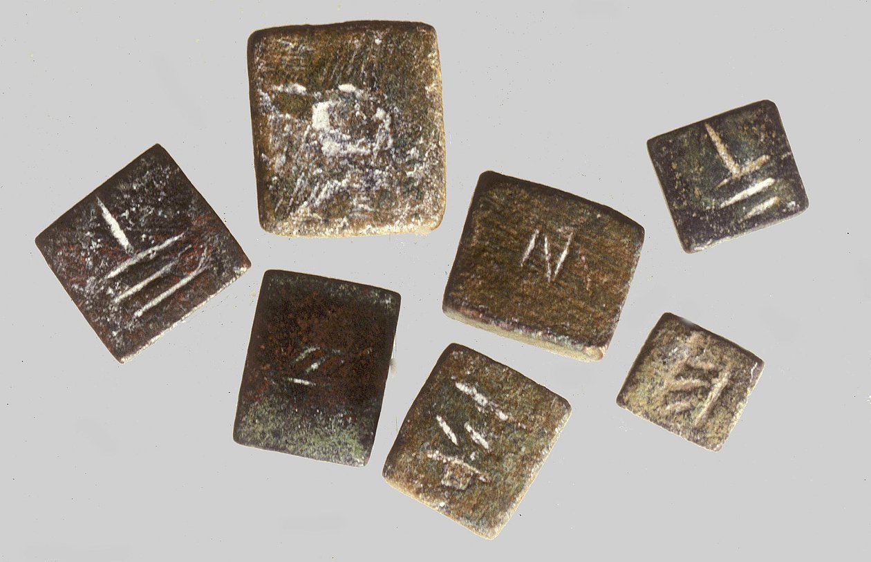 Vekter påskrevet med sin individuelle vekt (bronse) av Phoenician Phoenician