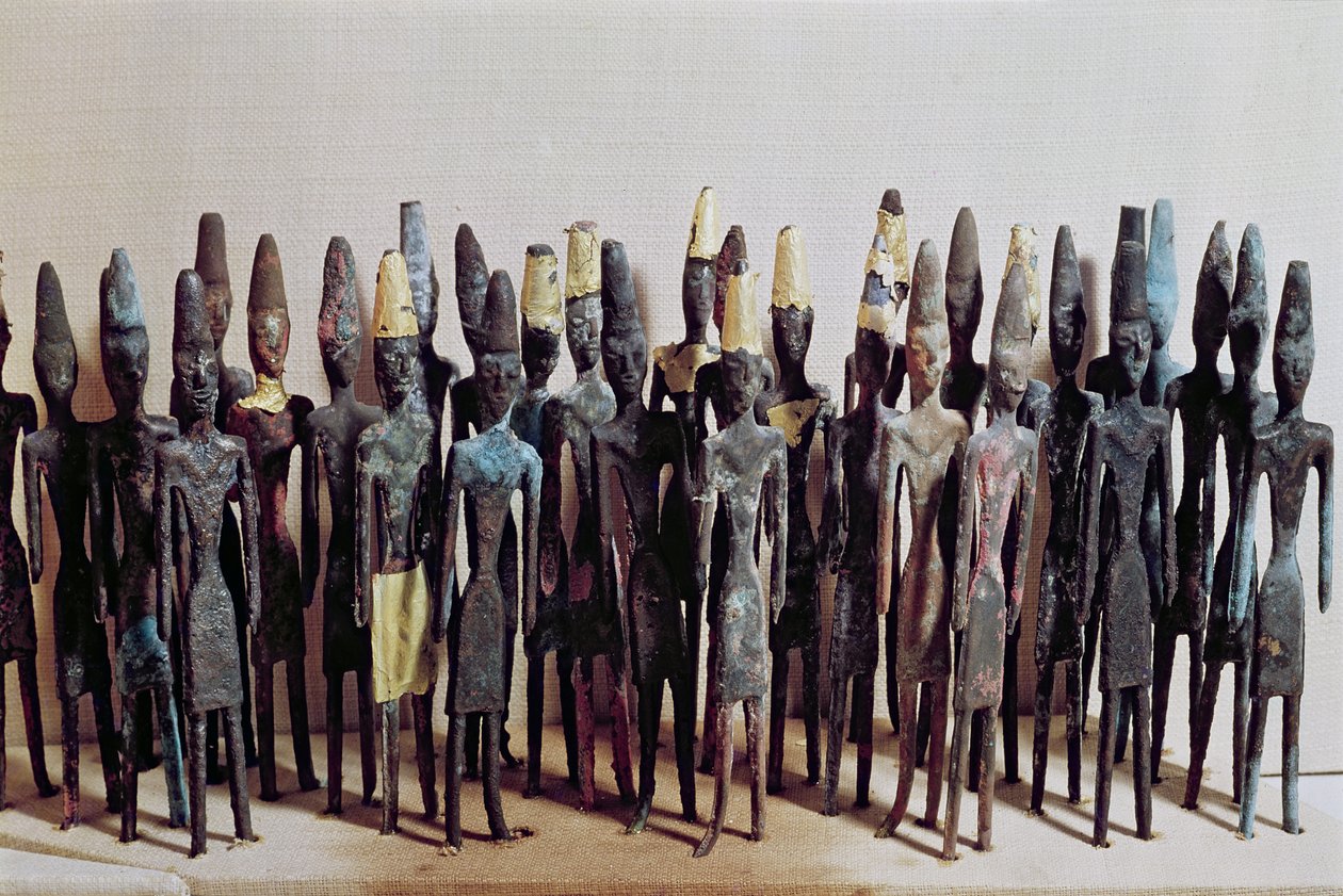 Offering statuettes, from the Temple of Obelisks, Byblos (gold & bronze) av Phoenician School