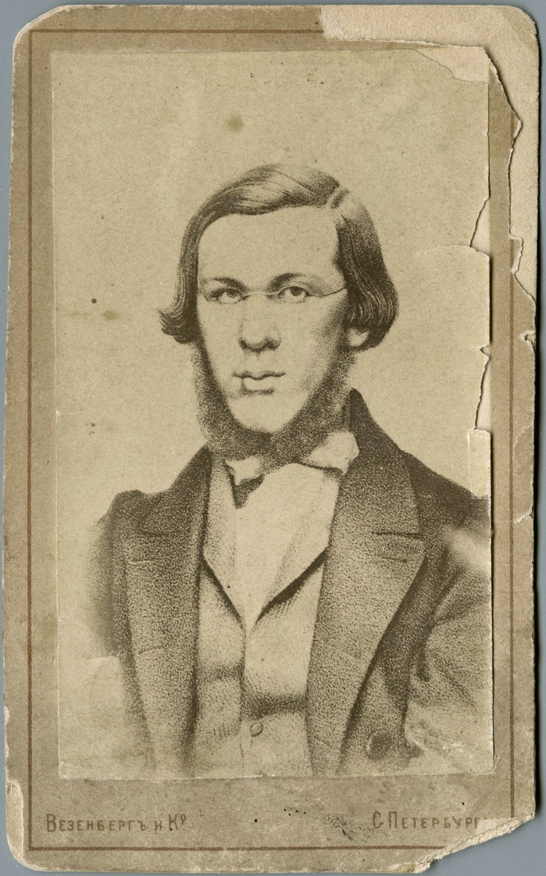 Nikolay Alexandrovich Dobrolyubov 1836-1861, mellom 1865 og 1900 av Photo studio Wesenberg