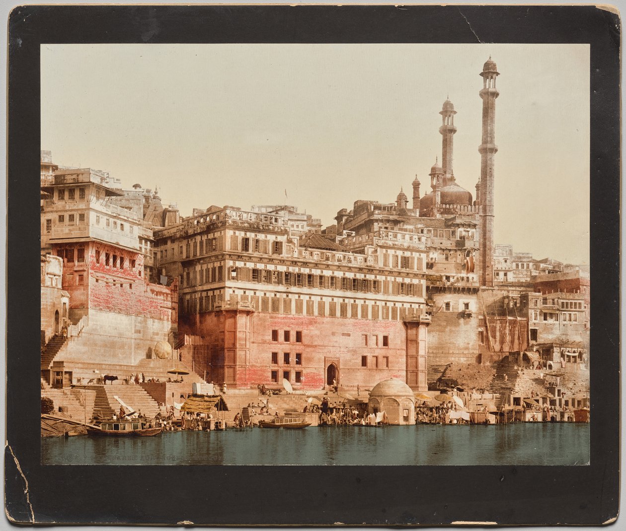 India. Benares. Aurangzebs moske, etter et bilde av Dr. Kurt Boeck av Photoglob Co. (Zurich, active c. 1890 1910)