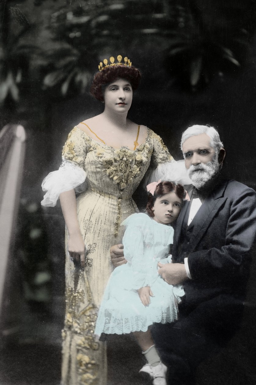 Den australske sangeren Nellie (Nelly) Melba (1861-1931) med faren og en uidentifisert liten jente. Melbourne, fotografering tidlig på 1900-tallet av Photographer Australian