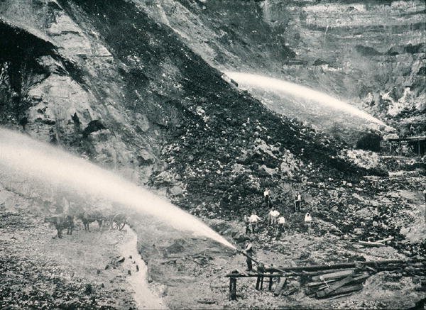 Hydraulisk slusing av alluviale tinnforekomster, Tasmania, ca. 1900, fra `Under the Southern Cross - Glimpses of Australia