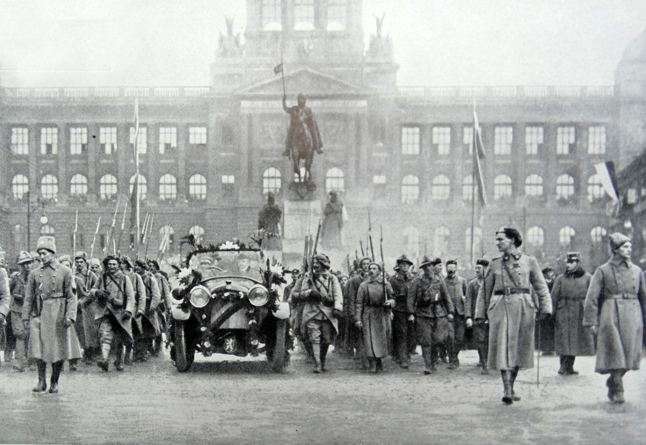 Tsjekkiske tropper følger president Thomas Masaryk i Praha, 25. desember 1918 (s/hvitt-bilde) av Photographer Czech