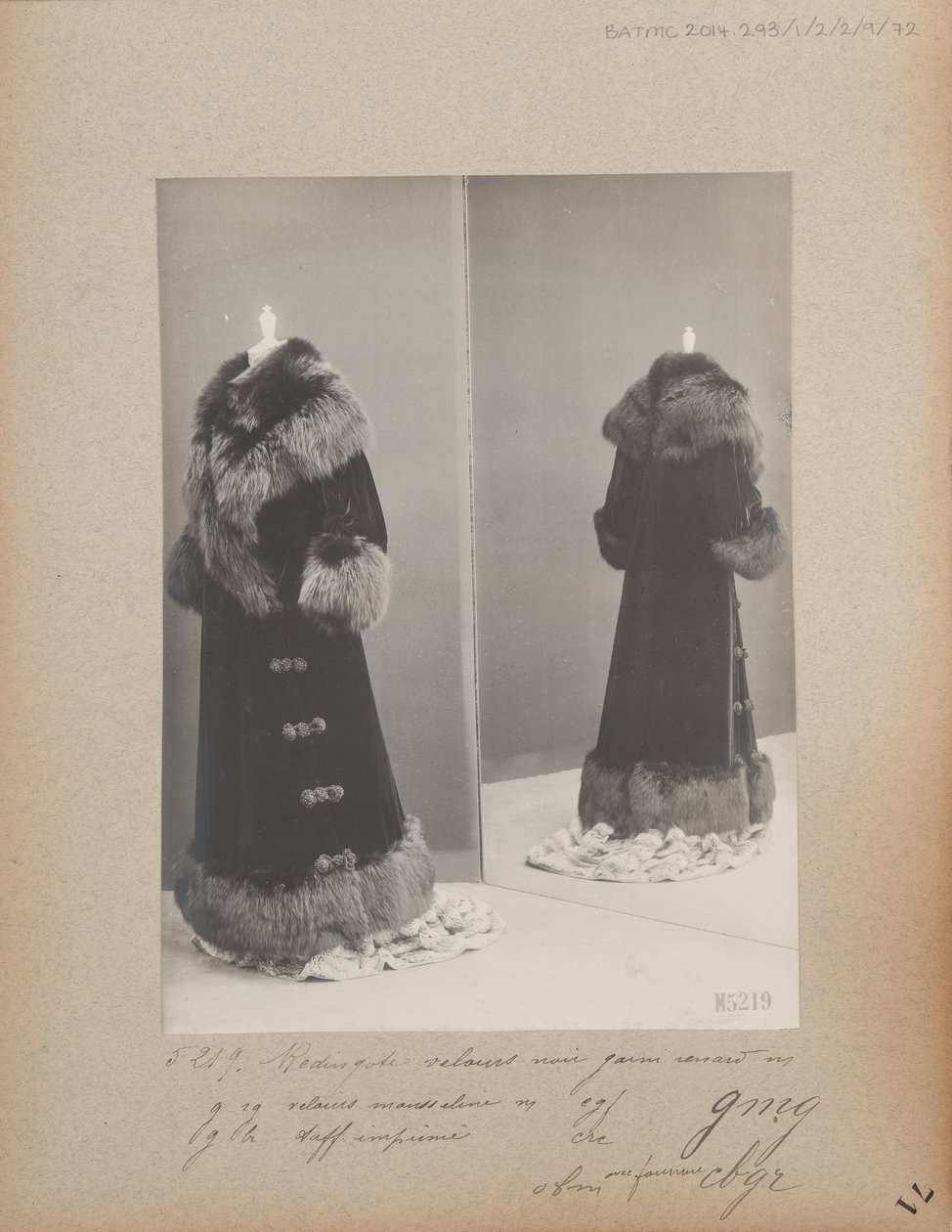 Albumside: House of Worth, Coat (Redingote) av Photographer French