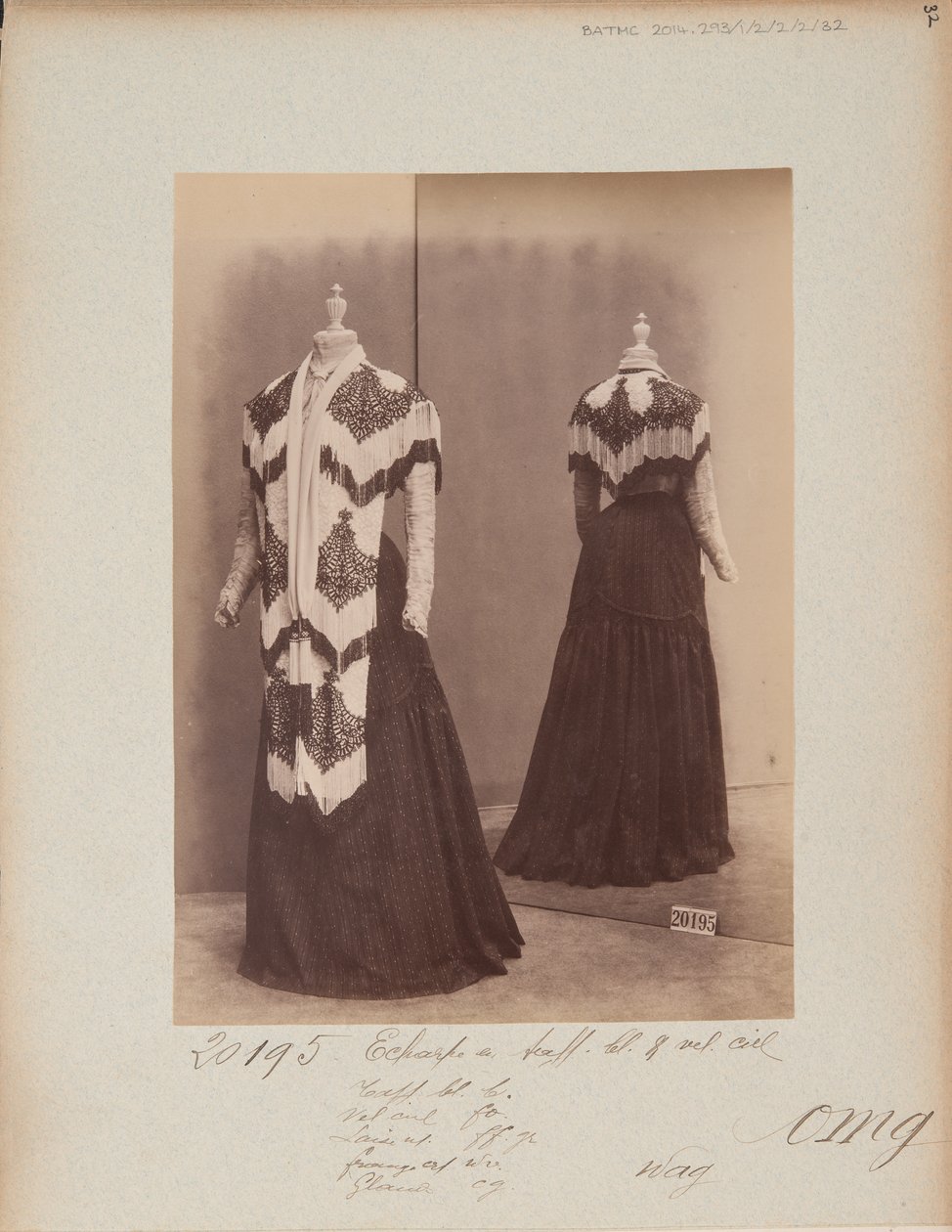 Albumside: House of Worth, Shoulder Cape av Photographer French