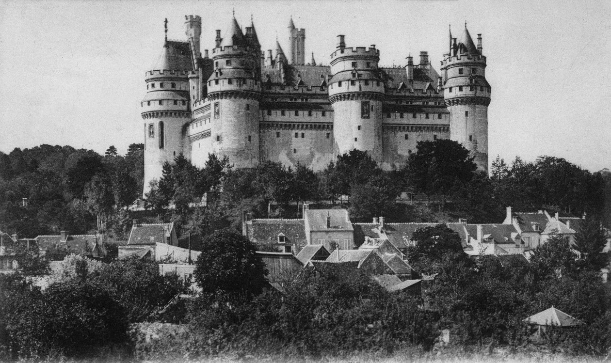 Postkort av slottet, Pierrefonds, ca. 1900 (s/hvitt bilde) av Photographer French