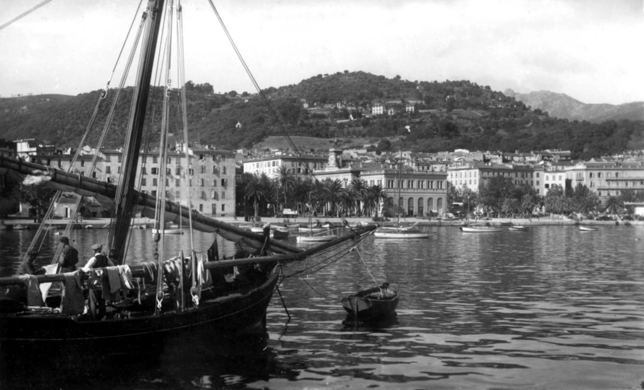 Utsikt over Ajaccio havn, Korsika, ca. 1930 (s/hvitt-bilde) av Photographer French
