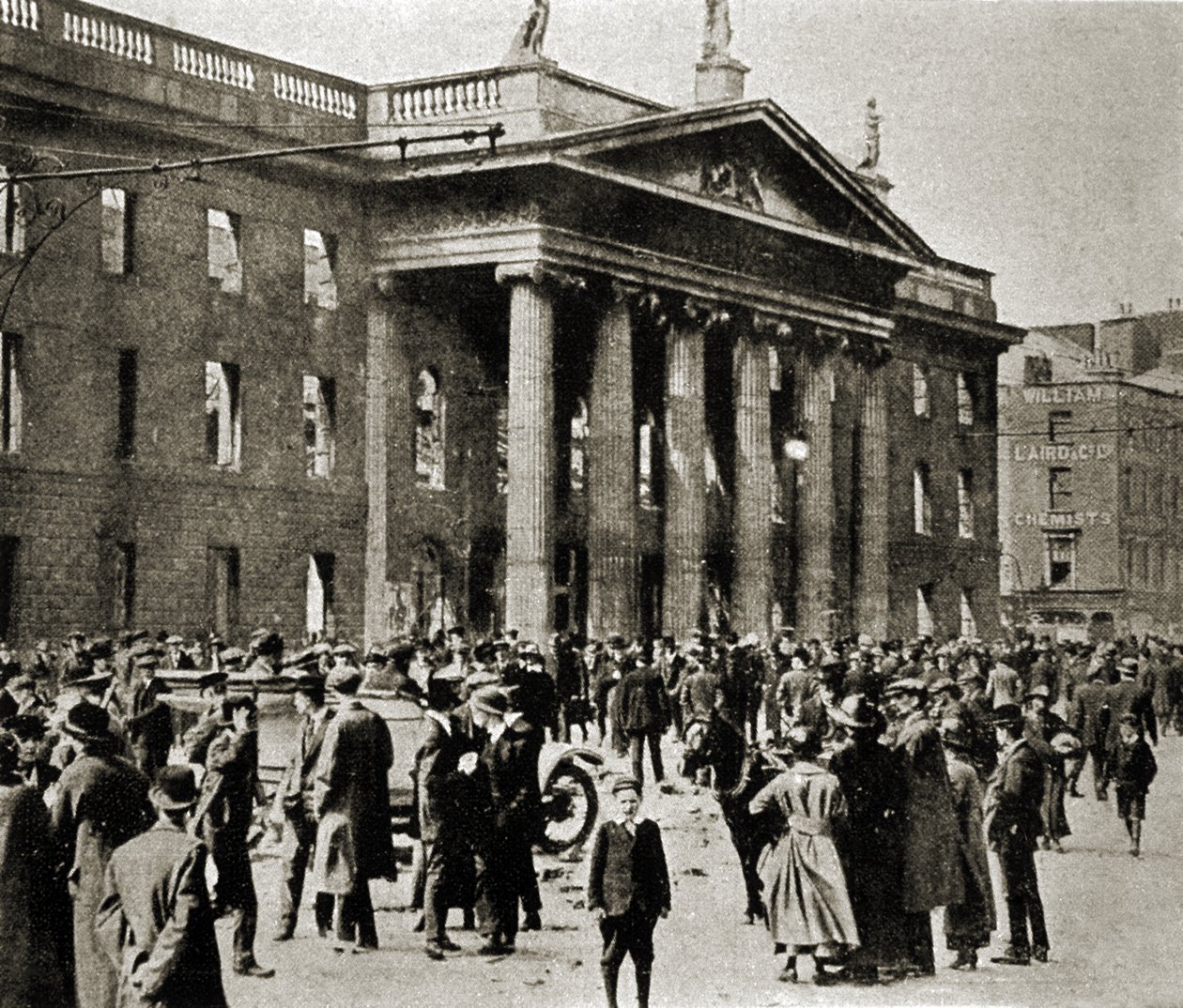 The General Post Office and the Easter Rising, O'Connell Street, Dublin, Irland, april 1916 (s/hv-bilde) av Photographer Irish