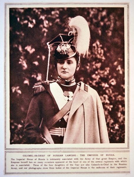 Keiserinnen av Russland i uniformen til sjefen for de russiske lanserne av Photographer Russian