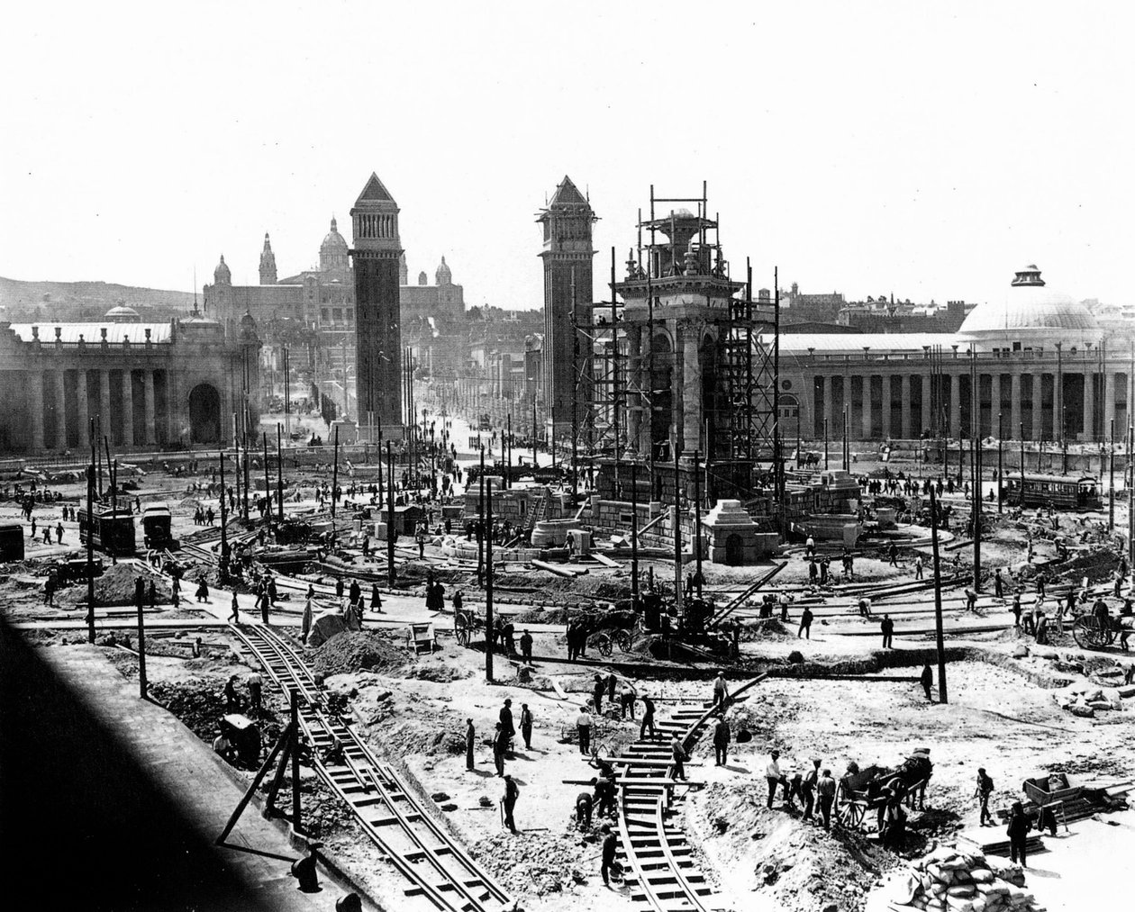 Bygging i Barcelona, ca. 1910 (s/hvitt-bilde) av Photographer Spanish
